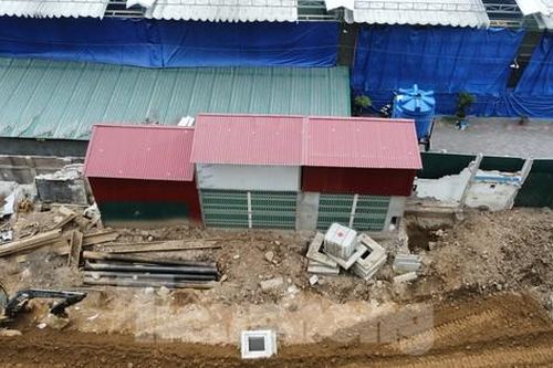 Hà Nội: Sau giải phóng mặt bằng để mở đường, nhà 'siêu mỏng' xuất hiện
