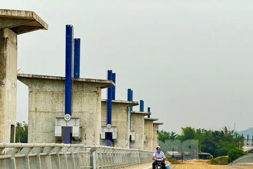 Vì sao dự án đập dâng gần 1.500 tỉ đồng ở Quảng Ngãi 'đắp chiếu'