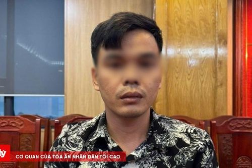 Chiếm đoạt tiền của khách hàng để tiêu xài