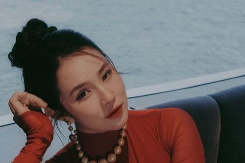 Ca sĩ Bảo Trâm Idol nhiều lần vấp ngã sau khi 'một bước lên tiên'