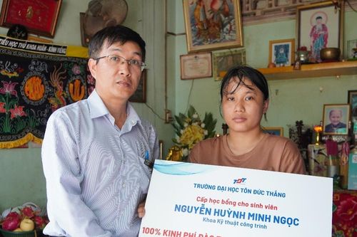 Vụ cháy thương tâm ở Tiền Giang: Nữ sinh nhận học bổng hỗ trợ 100% từ TDTU