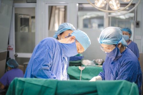 Sản phụ tuần 32 bị tiền sản giật nặng, vỡ òa niềm vui làm mẹ