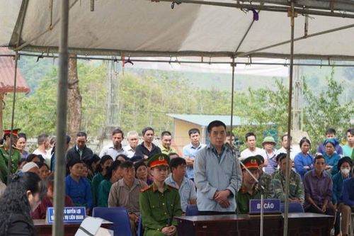 Dùng búa đánh vợ tử vong, người đàn ông lĩnh 13 năm tù