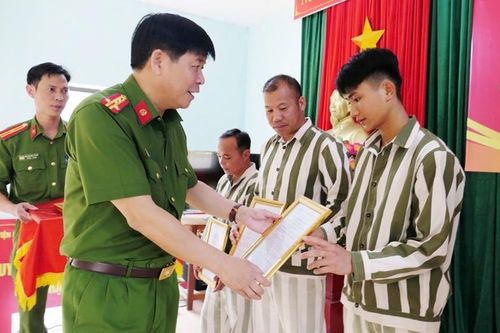 Công bố Quyết định giảm thời hạn chấp hành án phạt tù đợt 30/4