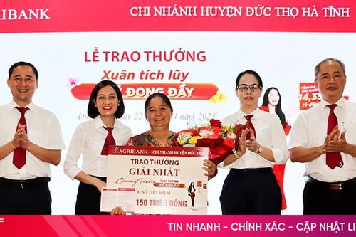 Khách hàng Đức Thọ trúng 270 triệu đồng chương trình dự thưởng Agribank