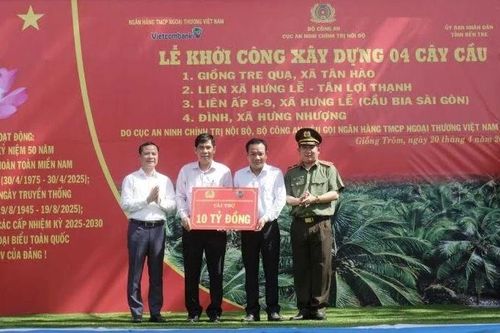 Vietcombank tài trợ 10 tỷ đồng xây dựng 4 cầu giao thông nông thôn tại Bến Tre
