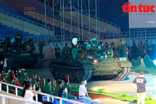 Hai chiếc xe tăng T54 xuất hiện trong chương trình 'Hẹn ước Bắc - Nam'