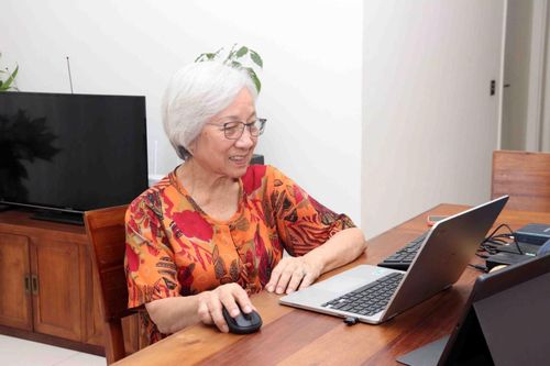 Chuyện những người ở lại và trở về: Tiến sĩ hóa học và chuyến 'bơi ngược dòng'