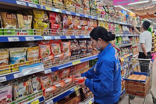 'Tiếp sức' cho tiêu dùng nội địa bằng chính sách thuế và vốn
