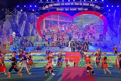 Chợ phong lưu Khâu Vai - nơi tình yêu trở lại