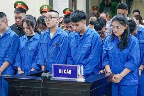 Xét xử nhóm 'quái xế' tông tử vong cô gái dừng đèn đỏ