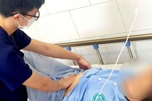 Uống nước me đất hoa đỏ, người phụ nữ 62 tuổi suy thận cấp