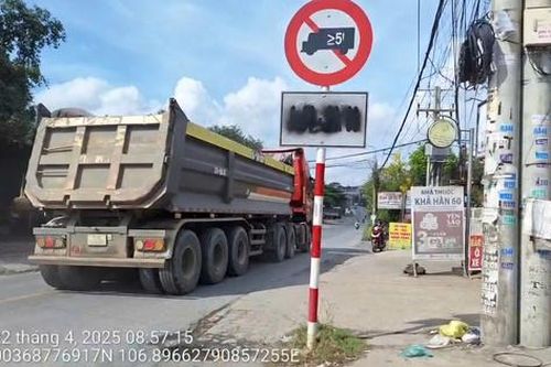 Vụ biển cấm bị kẻ xấu bôi đen trên đường Hoàng Văn Bổn: Có thể bị truy cứu trách nhiệm hình sự