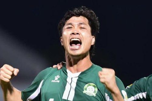 Cú tát của Công Phượng cho chuyên gia châu Âu