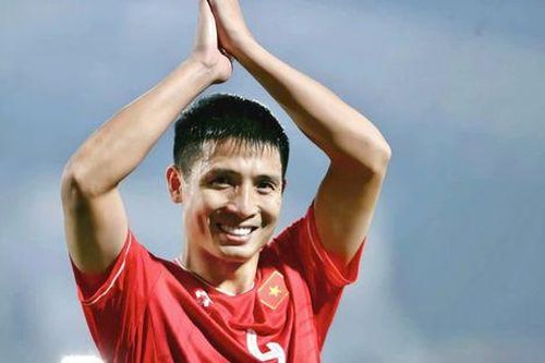 Trung vệ Bùi Tiến Dũng báo tin vui