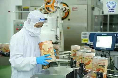 Vinamilk - Gần 50 năm vững vàng giữa 'tâm bão' sữa giả