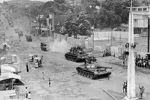 Đập tan 'cánh cửa thép' Xuân Lộc