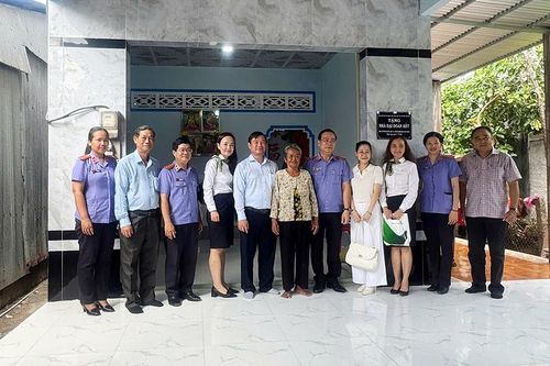 Hỗ trợ 2 căn nhà cho bà con đồng bào dân tộc thiểu số Khmer thị trấn Ba Chúc
