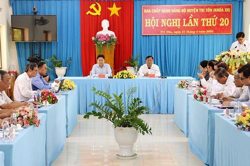 Hội nghị Ban Chấp hành Đảng bộ huyện Tri Tôn lần thứ 20