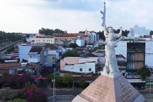 Từ 'cánh cửa thép' đến Tượng đài Chiến thắng Long Khánh