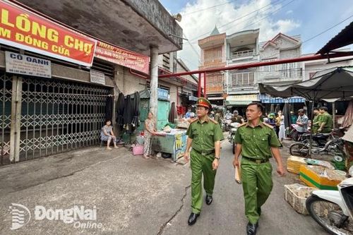 Phó giám đốc Công an Đồng Nai kiểm tra an toàn phòng cháy tại các chợ lâu đời