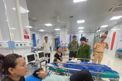 Khẩn trương cấp cứu, điều trị nạn nhân vụ tai nạn giao thông tại Chư Prông