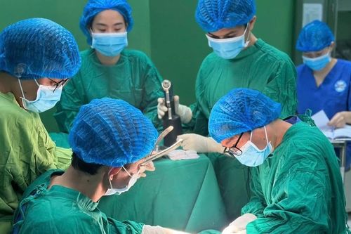 Học sinh bị thương nặng nhất trong vụ tai nạn lật xe tại huyện Chư Prông đã được phẫu thuật thành công