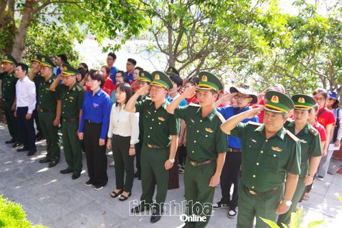 Hành trình về nguồn, giao lưu nghĩa tình biên giới hải đảo tại xã Ninh Phước