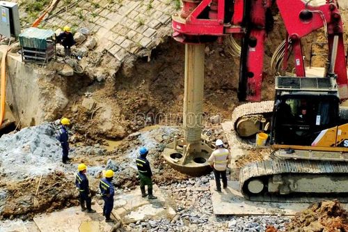 Nhộn nhịp thi công cầu đường bộ qua sông Hồng biên giới Bản Vược, Bát Xát (Việt Nam) - Bá Sái (Trung Quốc)