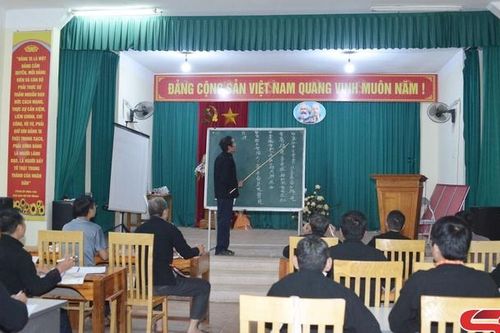 Lớp học chữ Nôm Dao ở Phiêng Côn