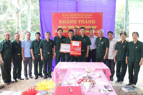 Bàn giao Nhà nghĩa tình cựu chiến binh tại thị trấn Yên Sơn