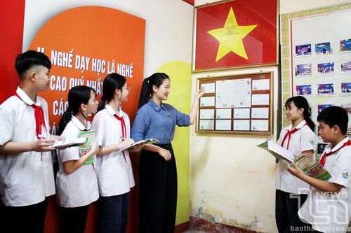 Thiêng liêng lá cờ Tổ quốc gửi về từ đảo xa