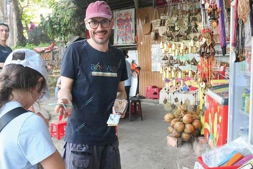 Quà tặng lưu niệm du lịch: Thừa mà thiếu