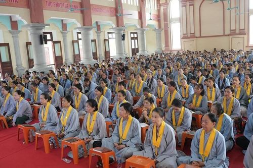 Nam Định: Trên 3.000 Phật tử Đạo tràng Pháp Hoa miền Bắc tham dự khóa tu Một ngày an Lạc tại chùa Linh Ứng