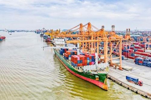 Hàng qua cảng biển giữ đà tăng trưởng mạnh
