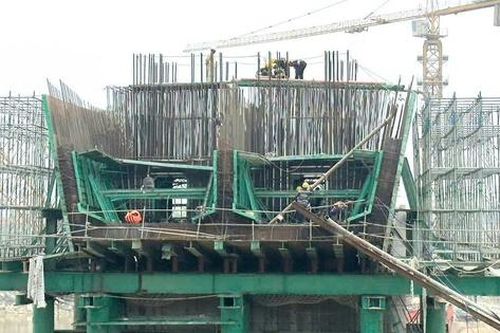 Đua tiến độ, hợp long cầu Phong Châu mới trong tháng 9