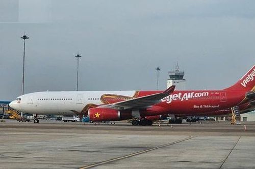 Nguyên nhân nào khiến nhiều chuyến bay ở Tân Sơn Nhất bị trễ những ngày qua?