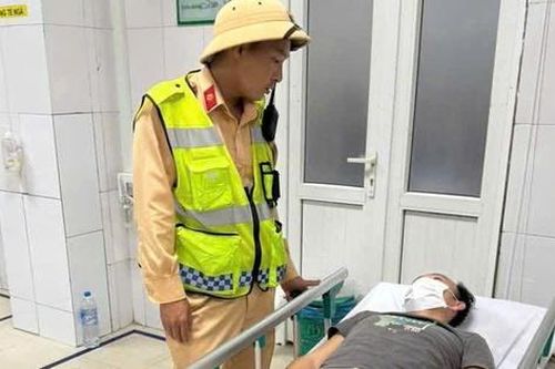 CSGT kịp thời đưa người bệnh nguy cấp đến bệnh viện