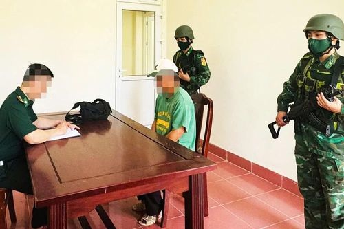 Bắt người đàn ông vận chuyển vật liệu nổ trái phép để đánh cá