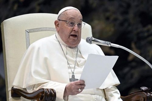 Lãnh đạo Việt Nam gửi điện chia buồn tới Tòa thánh Vatican
