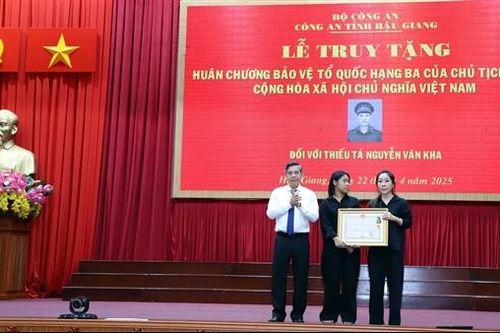 Truy tặng Huân chương Bảo vệ Tổ quốc hạng Ba đối với Thiếu tá Nguyễn Văn Kha