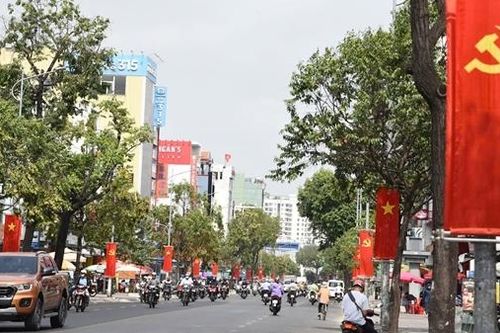 Làm rõ hành vi của người phụ nữ rạch pano tuyên truyền kỷ niệm ngày lễ lớn của đất nước