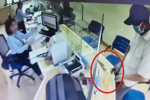 Truy tìm đối tượng cướp ngân hàng Chương Mỹ