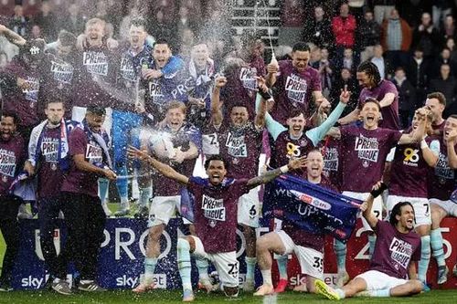 Burnley & Leeds United trở lại Premier League 2025/2026