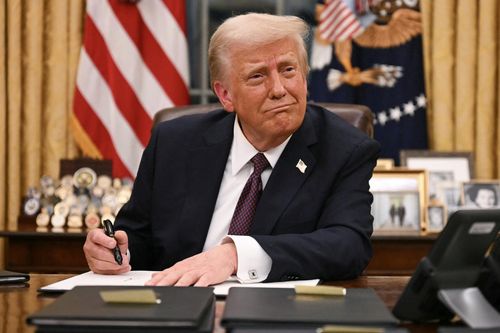 100 ngày hỗn loạn của ông Trump