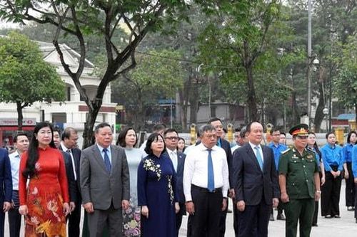 Lãnh đạo thành phố Hà Nội dâng hoa kỷ niệm 155 năm Ngày sinh V.I.Lênin