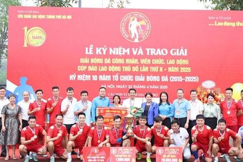 Đội bóng Liên đoàn Lao động quận Bắc Từ Liêm xuất sắc giành Cúp vô địch
