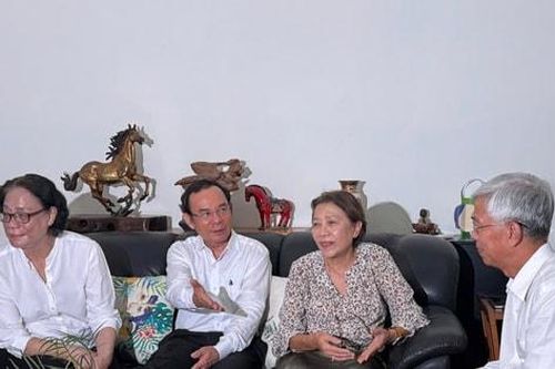 Bí thư Thành ủy thành phố Hồ Chí Minh tri ân gia đình người có công