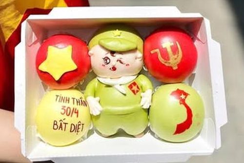 Mãn nhãn với những 'chiếc bánh yêu nước' vô cùng ý nghĩa trước thềm 30/4