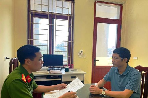 Nhận làm thủ tục chuyển đổi mục đích sử dụng đất để chiếm đoạt 300 triệu đồng